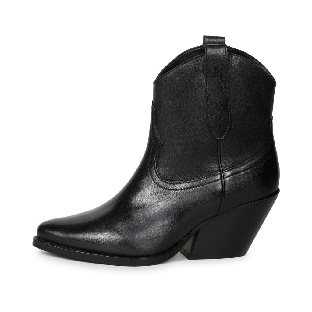 Saint Giulia Black Leather Handcrafted Ankle Boots