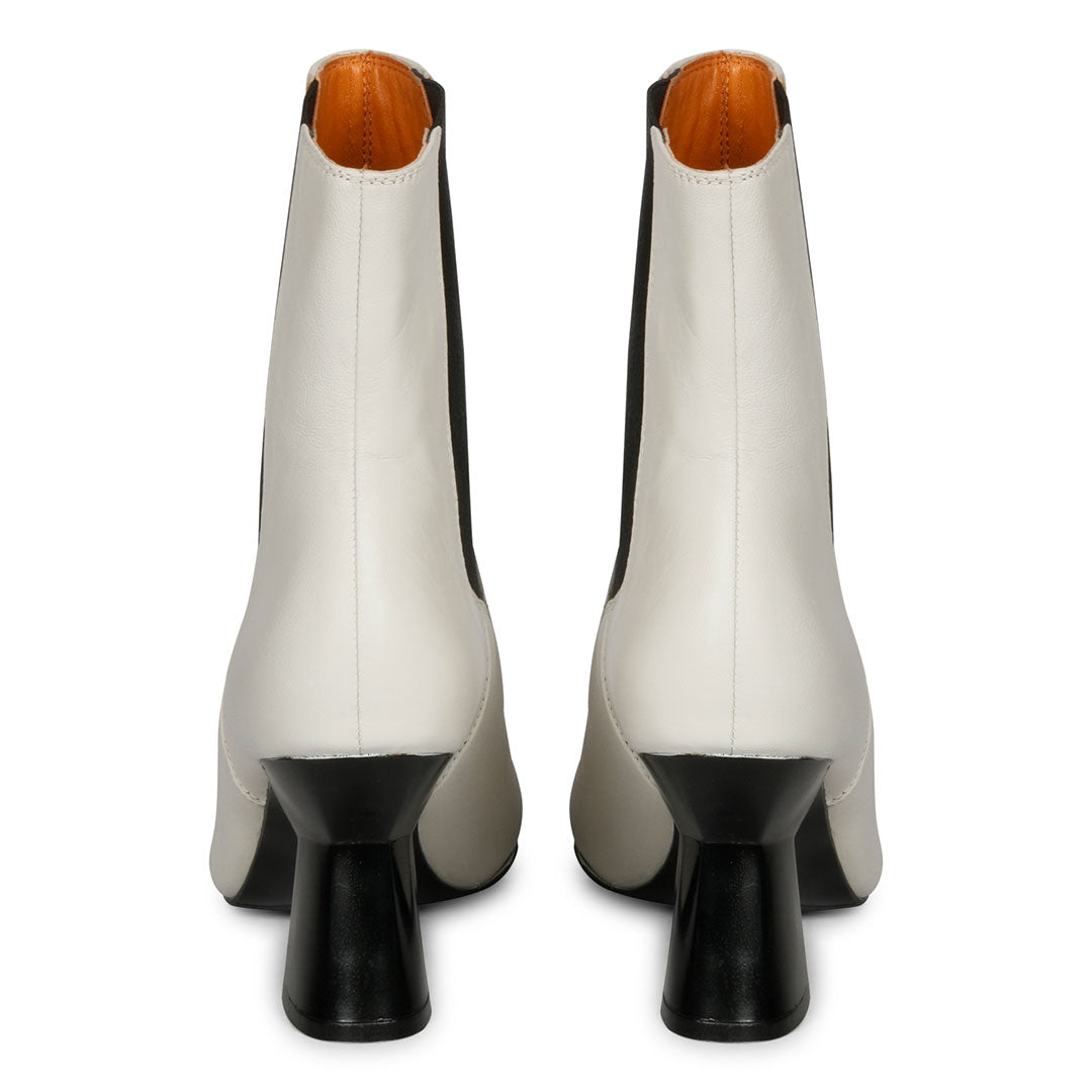 Saint Elliana White Leather Sculpted Heel Chelsea Boots