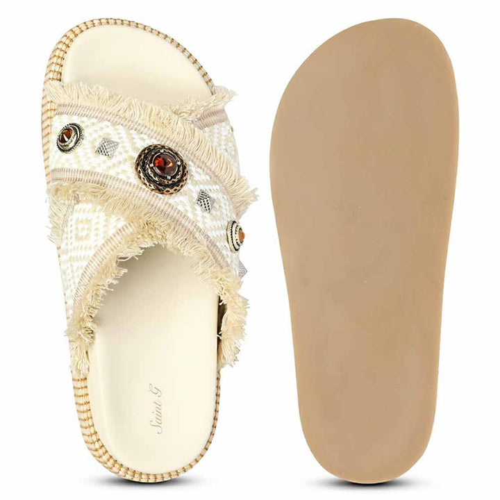 Platform sole of raffia leather sandals designed for grip and stability
