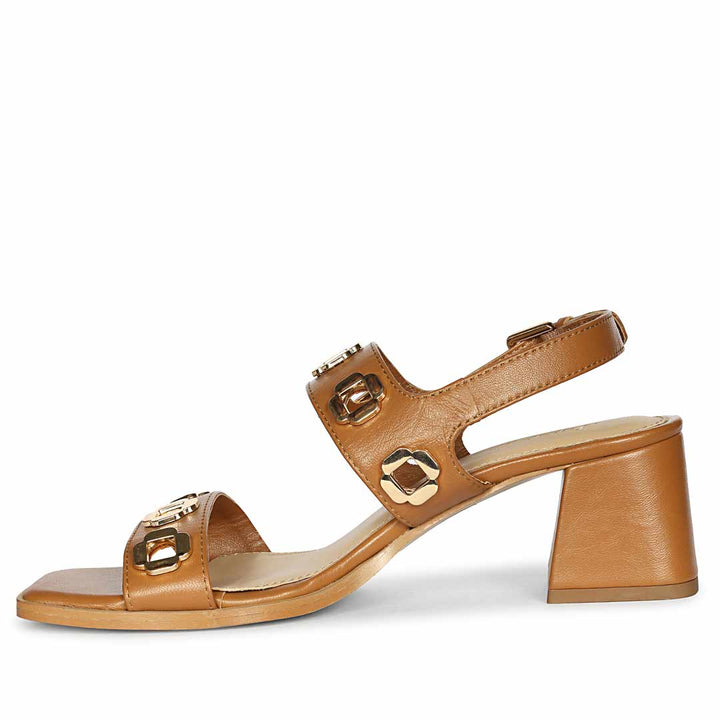 Tan low block heel shoes leather eyelets – left angle view