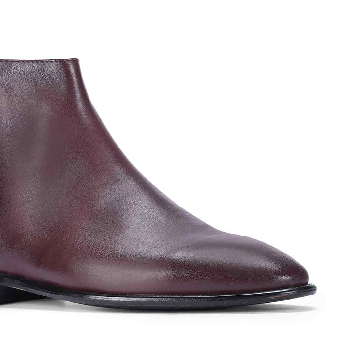 Best Men's Bordo Crust Leather - Toe Detail Close-Up, Handcrafted Boots UK