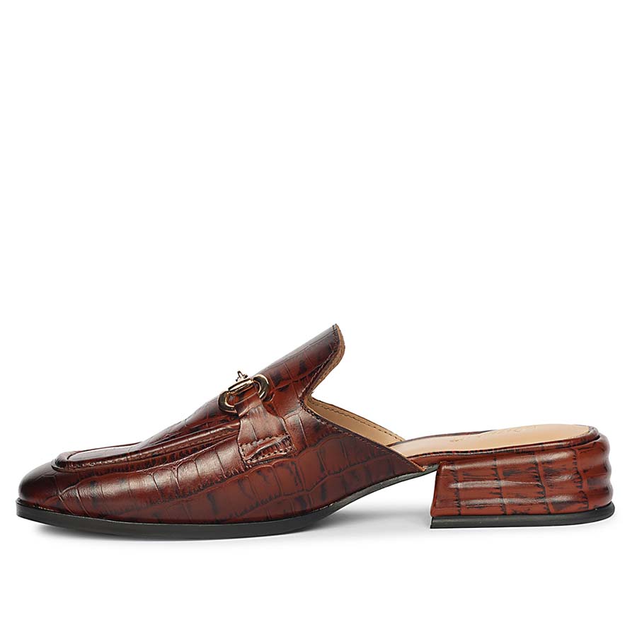 Women's croc-embossed chocolate leather horsebit moccasins, ladies close-up detail – best UK