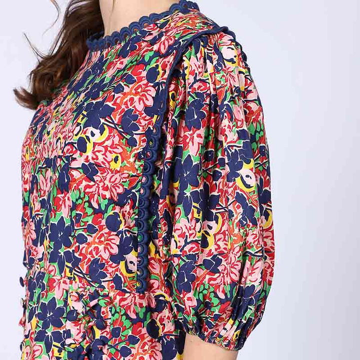 Close-up of scalloped collar trim on Saint Solene multicolour floral short dress for women UK.