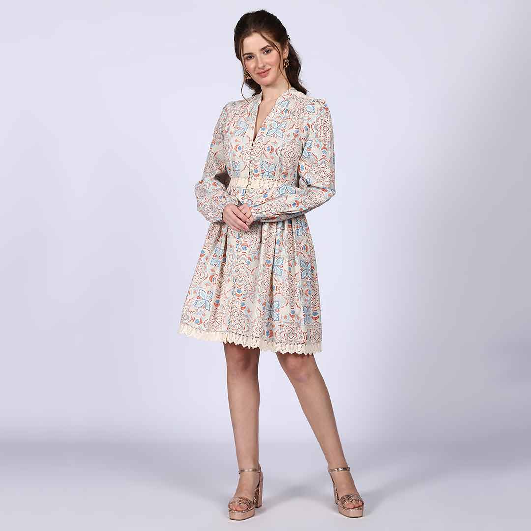 Woman wearing an ivory multicolour printed cotton poplin dress.