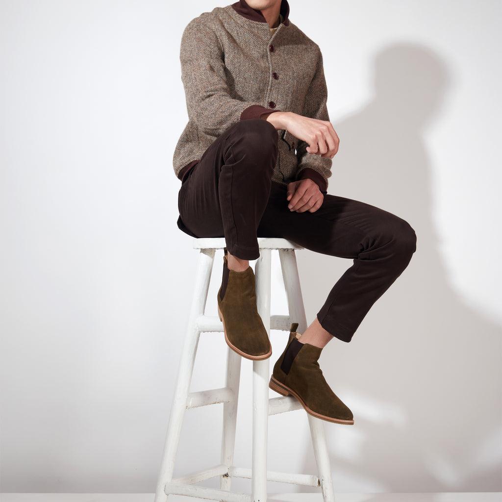 Saint Grimoald olive suede chelsea boots men – lifestyle shot