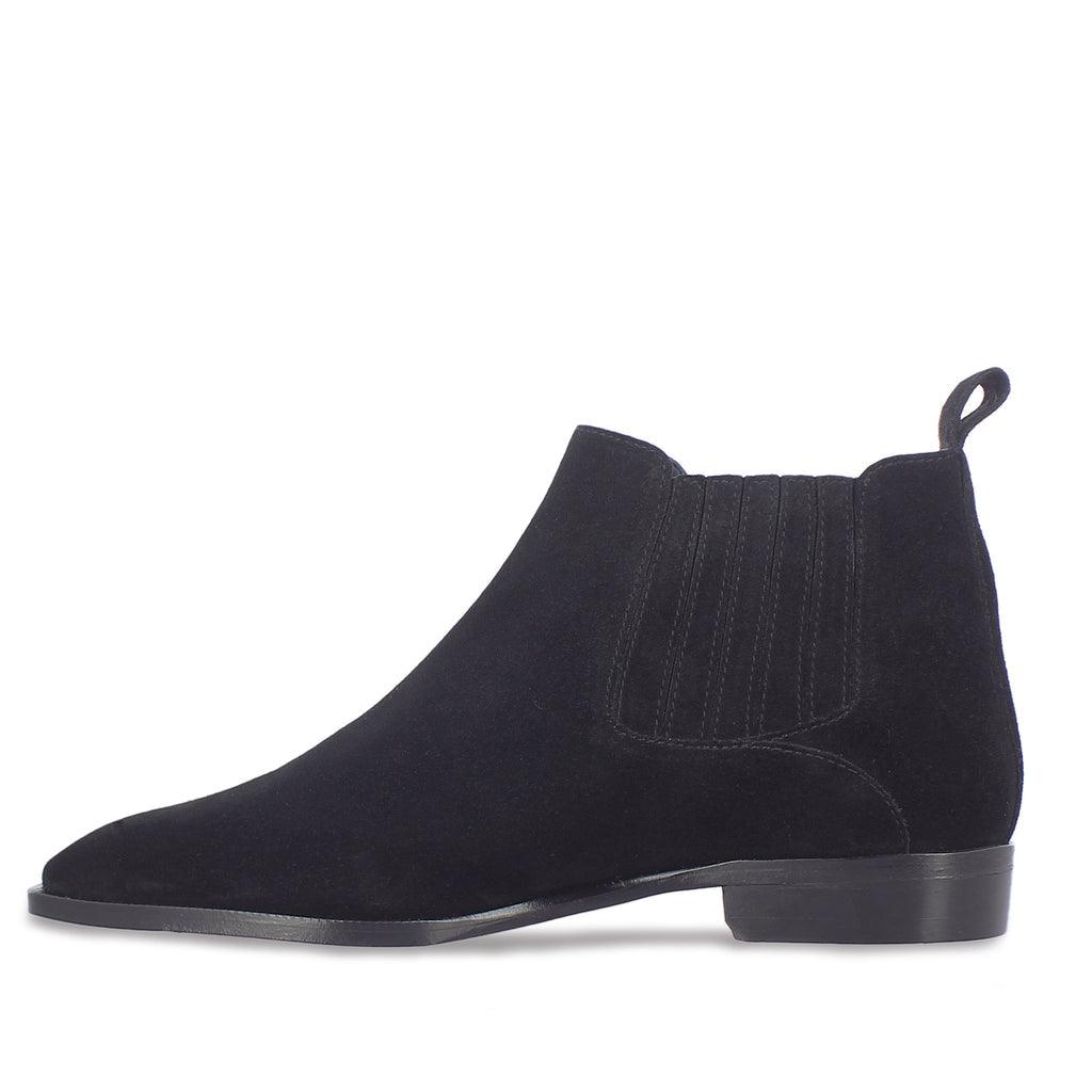 Saint Niccolò handcrafted leather chelsea boots men black suede – left angle view