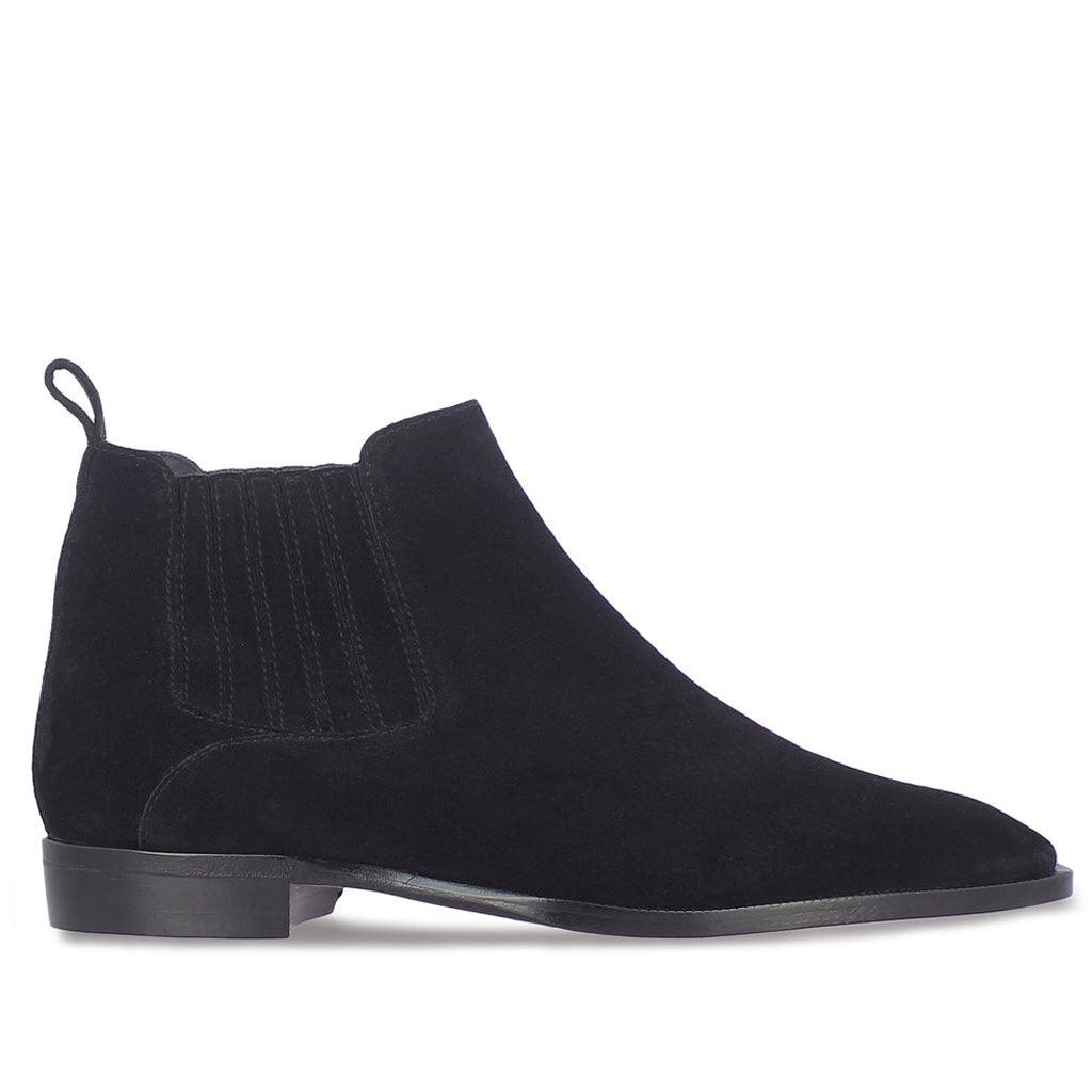 Saint Niccolò black suede handcrafted leather chelsea boots men – right angle view